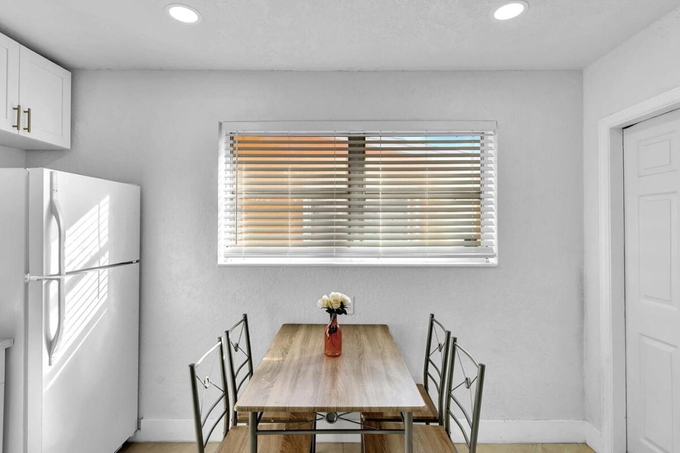 2 Bdrm Modern House Mins From Beach & Casino Hb1 Халландейл-Бич Экстерьер фото