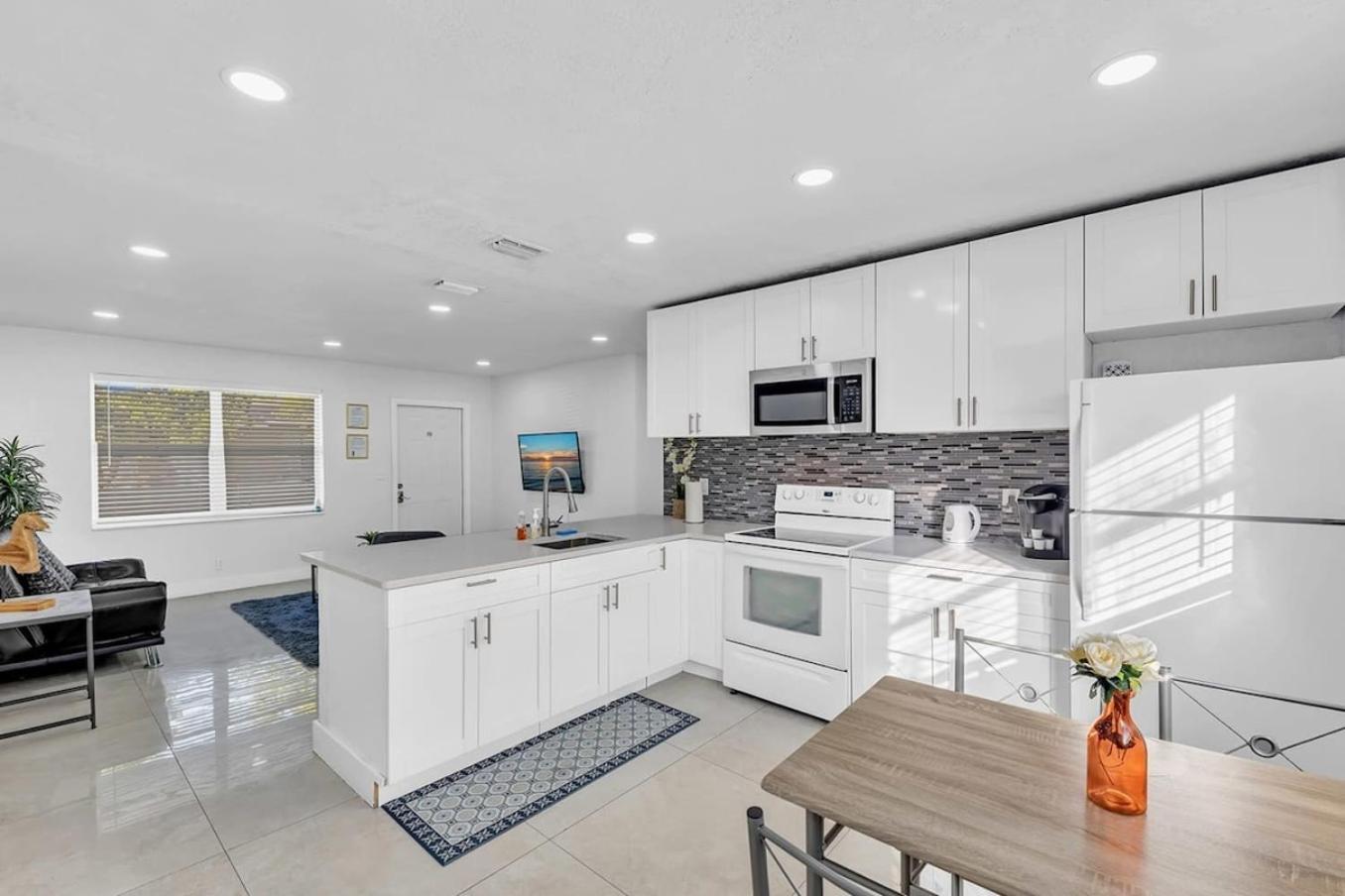 2 Bdrm Modern House Mins From Beach & Casino Hb1 Халландейл-Бич Экстерьер фото